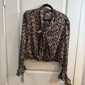 🍪🍪Milk & Honey knit blouse. Size L